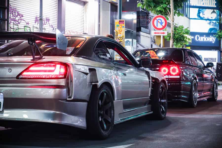Tokio: JDM-Autotreffen in Daikoku im R34, Supra, S15, modifizierte JDM-Autos. Foto: GetYourGuide