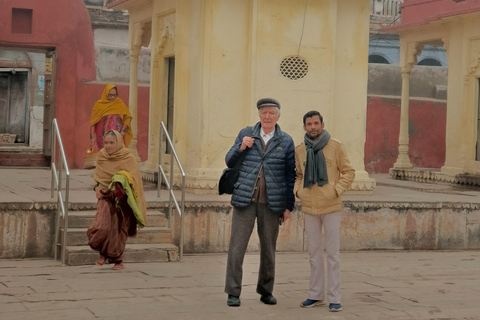 Visite spirituelle de Kashi : Manikarnika Ghat et immersion culturelle.