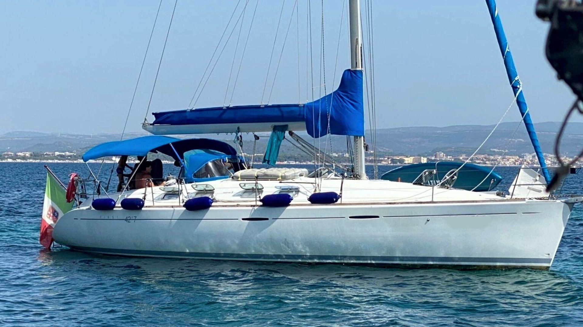Von Alghero aus: Ganztägiger Segelausflug mit Mittagessen