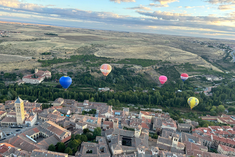 Segovia: Hot-air balloon ride with cava toast
