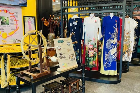 Hanoi: Guided Local Shopping Tour with Market Visit - Image 2