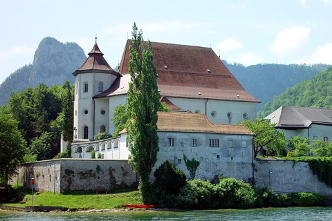 维也纳专属行程：格蒙登、伊施尔、特劳恩基兴、哈尔施塔特哈尔施塔特舒适私人包车游（欧宝Vivaro或同级车型）