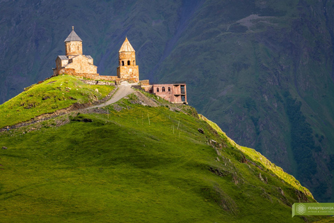 Från Tbilisi till omgivningarna kring berget Kazbek!