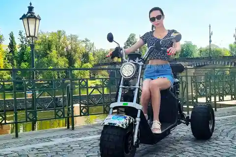 Prague: City Highlights Guided Electric Trike Tour