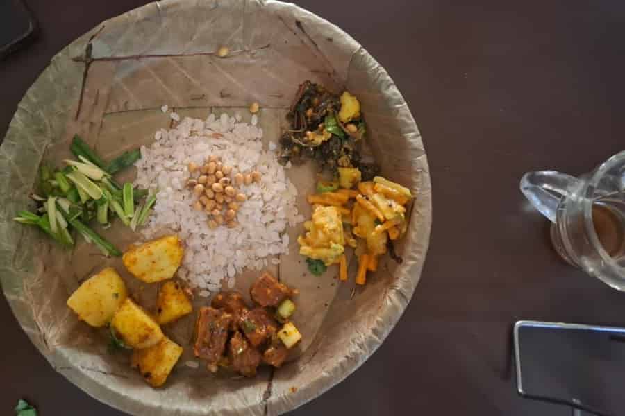 Koch mit Lisha: Nepalesischer und Newari-Kochkurs. Foto: GetYourGuide Koch mit Lisha: Nepalesischer und Newari-Kochkurs. Foto: GetYourGuide