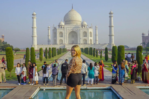 Agra: Taj Mahal Skip-the-Line Entry Ticket