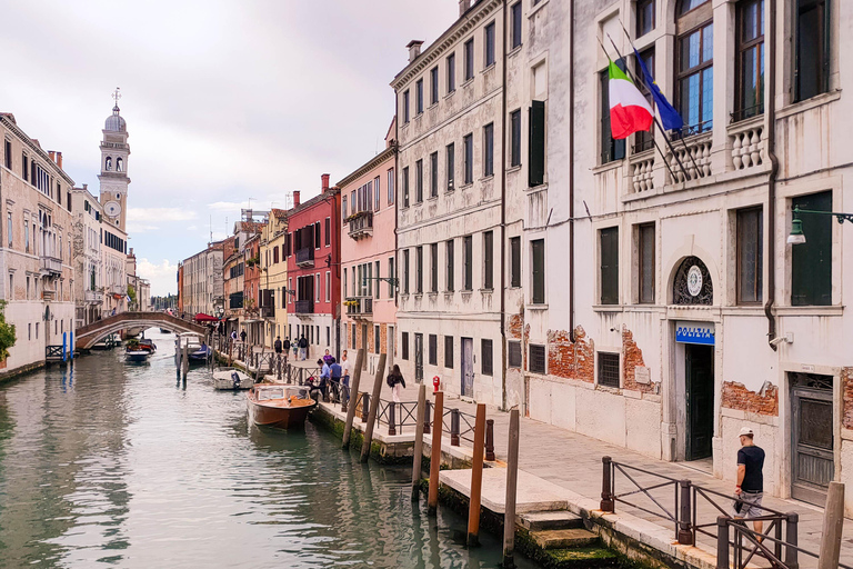 Venice: In the Footsteps of Commissario Brunetti Shared Group Tour in German