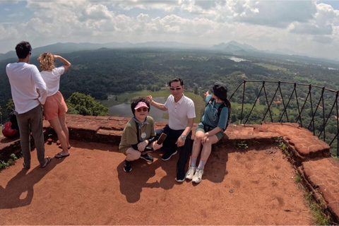 Sigiriya: Sigiriya & Dambulla Day Tour with Lunch