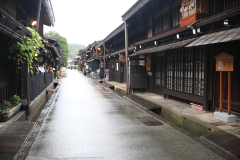 Nagoya: Takayama &amp; Shirakawa-go Day Trip w/ Hida Pork LunchNagoya: escursione di un giorno a Takayama e Shirakawa-go con pranzo a base di maiale di Hida