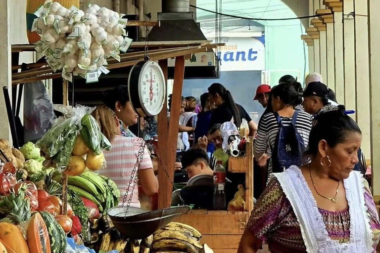 León: Local-Led Walking Tour with Nicaraguan Food Tasting