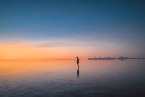 Uyuni: Zoutvlaktes en zonsondergang rondleiding met lunch