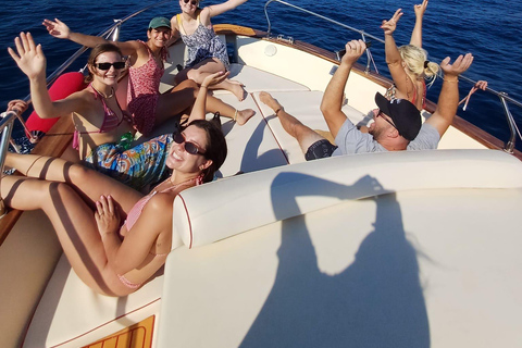 Sorrento: Passeio de barco partilhado em Capri com snorkeling e diversão!