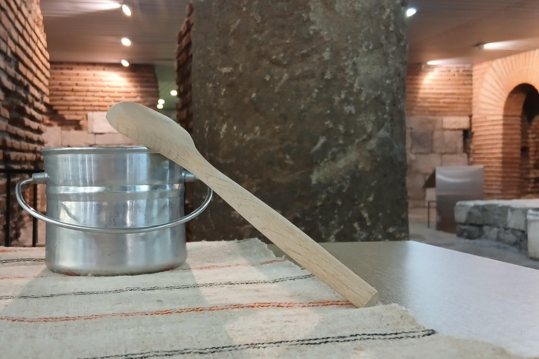 Sofia : dégustation de yaourt bulgare dans des ruines antiques – Édition exclusiveSofia : Dégustation de yaourt bulgare dans des ruines antiques – Exclusif