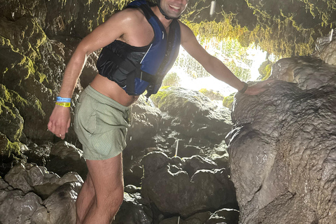 Ze Splitu lub Omiš: spływ raftingowy, skoki z klifów i zwiedzanie jaskińOd Split