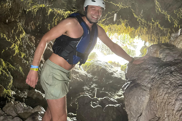 Ze Splitu lub Omiš: spływ raftingowy, skoki z klifów i zwiedzanie jaskińOd Split