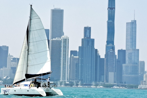 Chicago: Privates Katamaran-Segeln für bis zu 12 PersonenChicagos größter Katamaran Private Sail 3 Std.