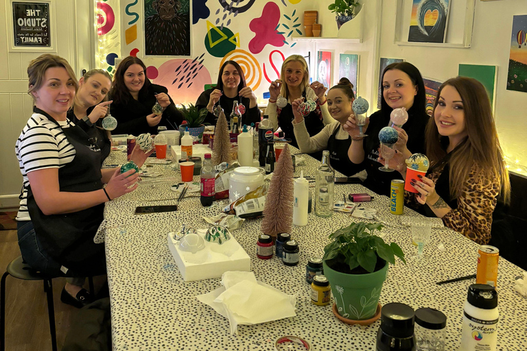 Manchester: Private Art/Craft Workshop guided by an artist.