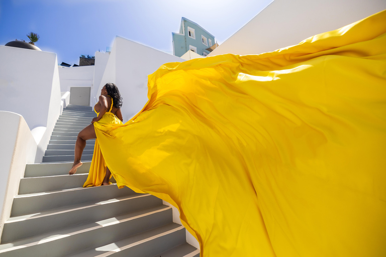 Sesión de fotos con vestido volador en Santorini