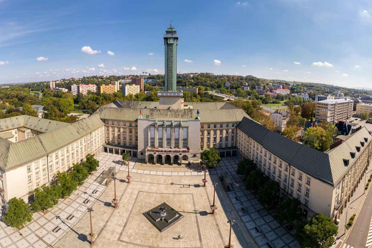 Ostrava: Eingang zum Aussichtsturm des neuen Rathauses