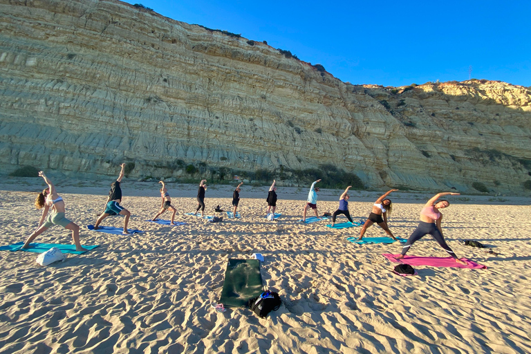 Ochtend strandyoga in Lagos door el Sol Lifestyle