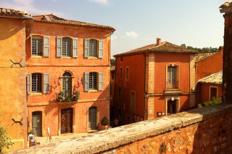 Marseille: Luberon Villages and Market Day Tour