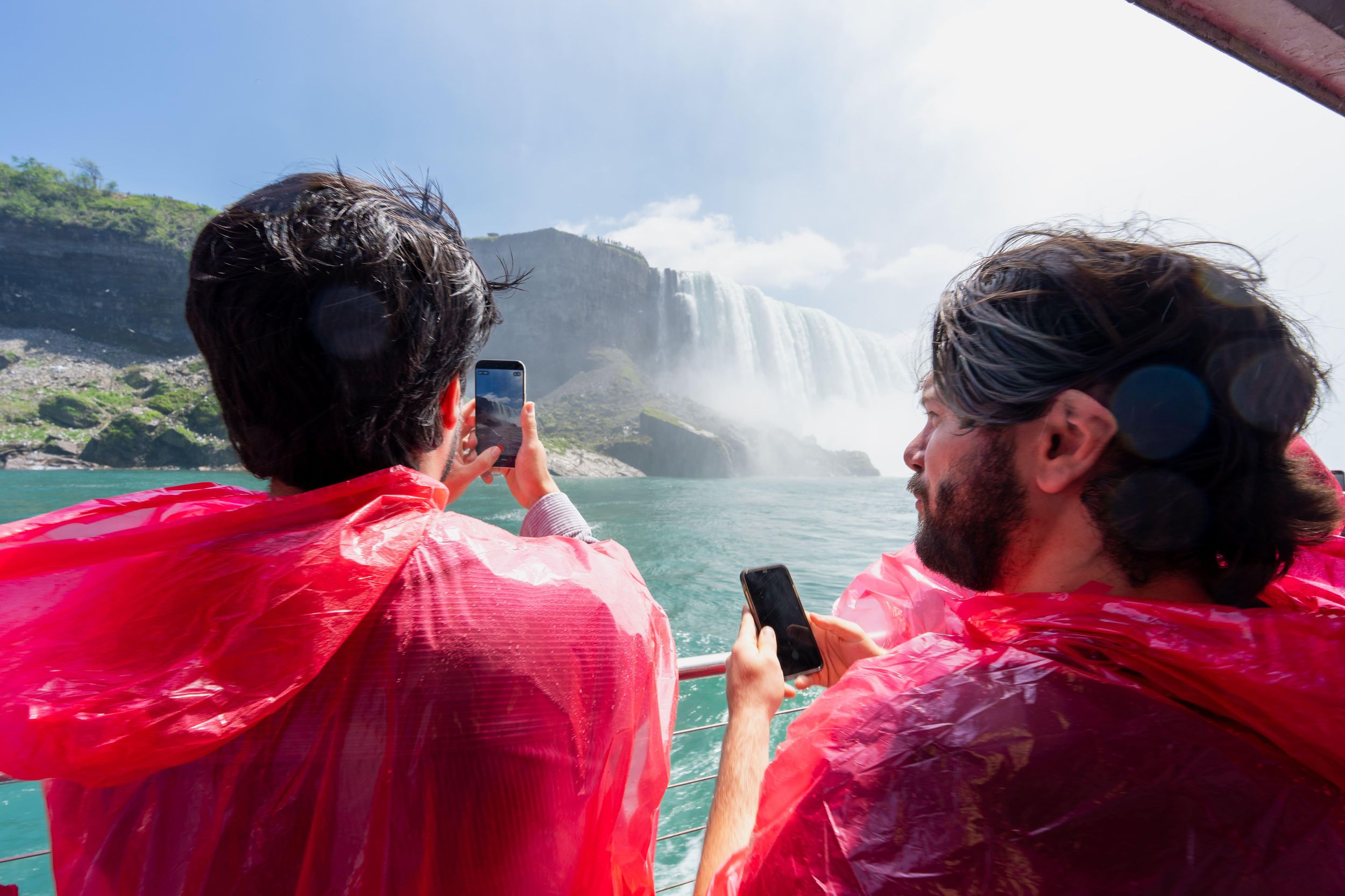 Niagarafälle: Tag- und Nachttour mit Bootsfahrt und Abendessen