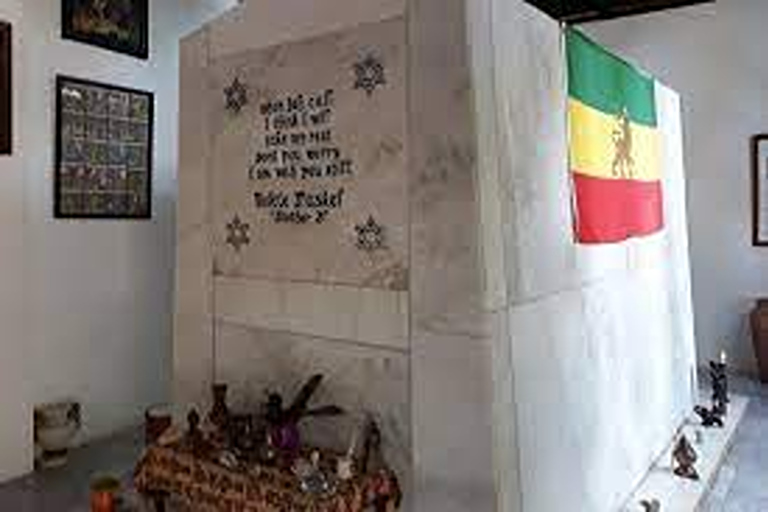 Bob Marley Mausoleum & Dunn’s River Falls Private Tour