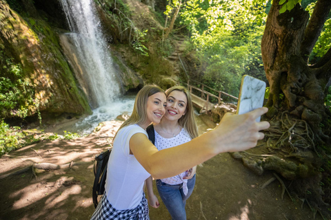 Maravillas ocultas de Albania: Explorando la cascada de Bogova