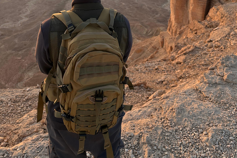 Riyadh: Edge of the World Sunset Tour with Snacks Edge of the world with sunset and stars