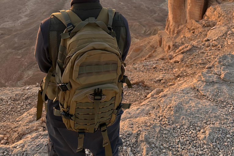 Riyadh: Edge of the World Sunset Tour with Snacks Edge of the world with sunset and stars