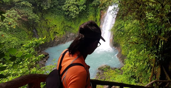 La Fortuna: Rio Celeste Tour with Hot Springs & Dinner