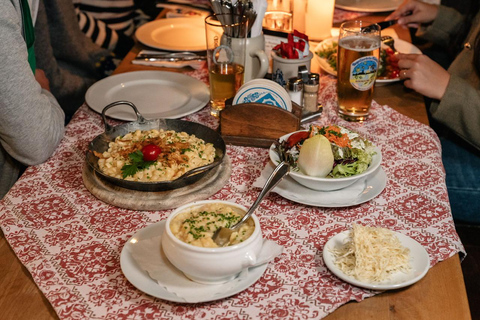 Munich: Viktualienmarkt Food Walking Tour with local guide Munich: Viktualienmarkt Food Tour with local guide