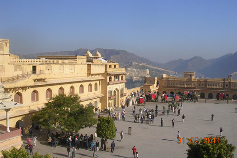 Highlights of Jaipur City on a Full Day Tour by Private CarJaipur: Highlights of Jaipur City on a Full Day Tour