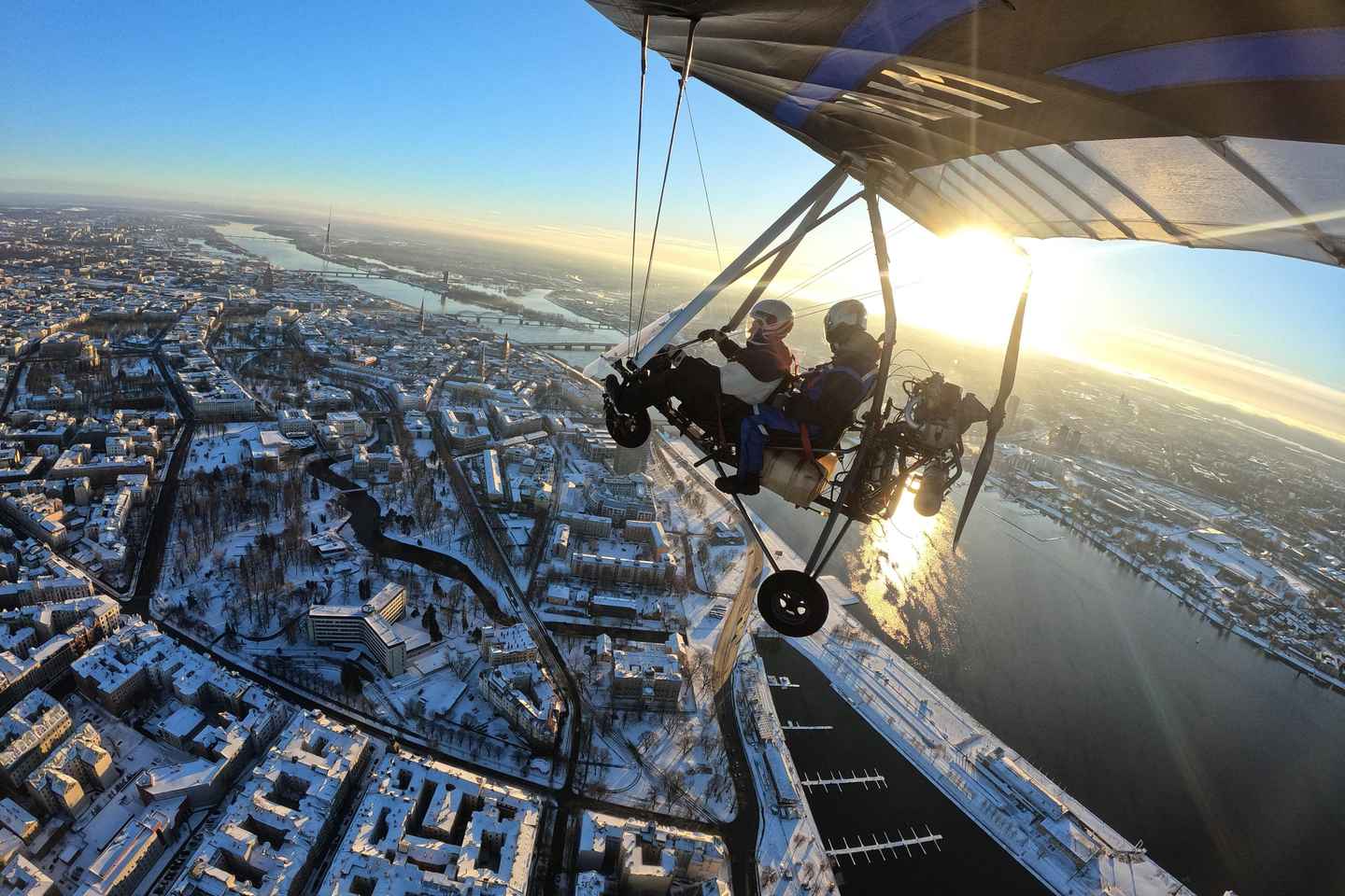 Riga: Hang-Glider 10-Minute Flight Over the City