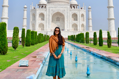 Da Delhi: tour del Taj Mahal e di Agra in treno espresso GatimaanTutto incluso: treno con vagone ristorante, auto, guida, biglietto, pranzo