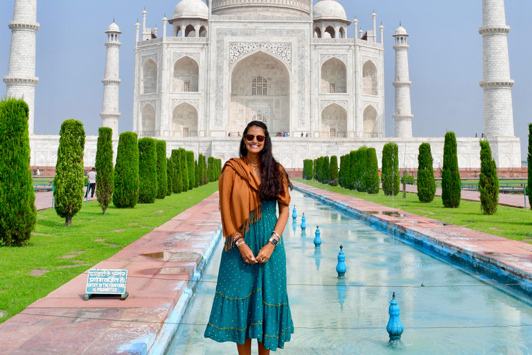 Da Delhi: tour del Taj Mahal e di Agra in treno espresso GatimaanTutto incluso: treno con vagone ristorante, auto, guida, biglietto, pranzo