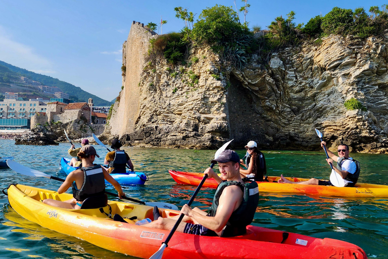 Budva : 3 heures de paddle board ou de kayak pour visiter les grottes côtièresBudva : balade de 3 h en kayak vers les grottes côtières