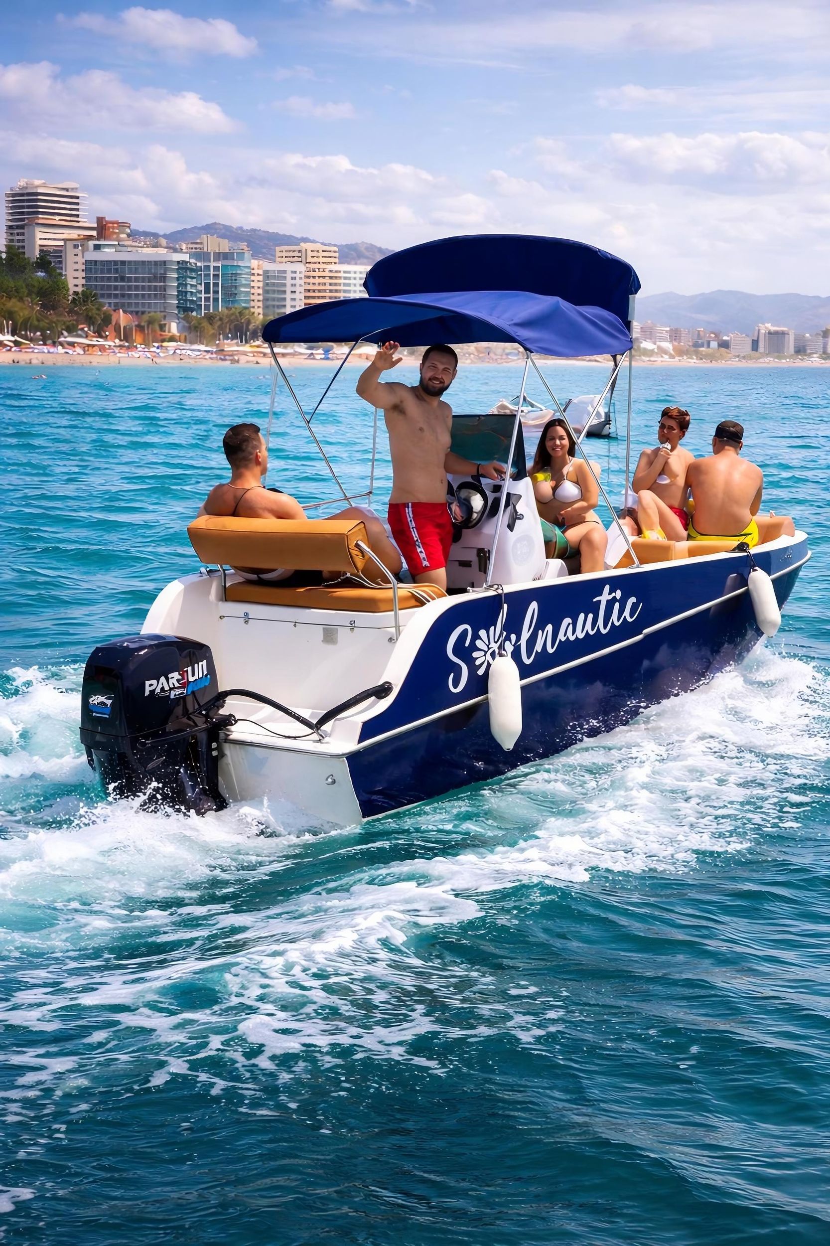 Málaga: 6-Sitzer-Schnellboot ohne Führerschein mieten