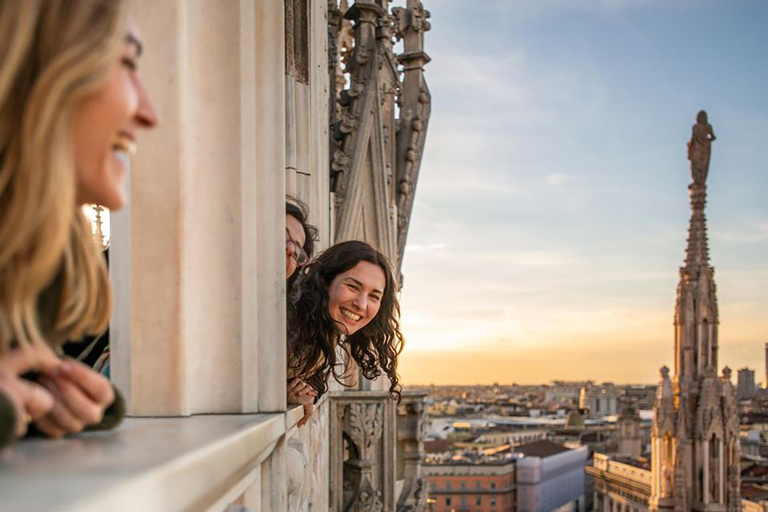 Milan: Duomo Cathedral Entry Ticket and Rooftop Tour