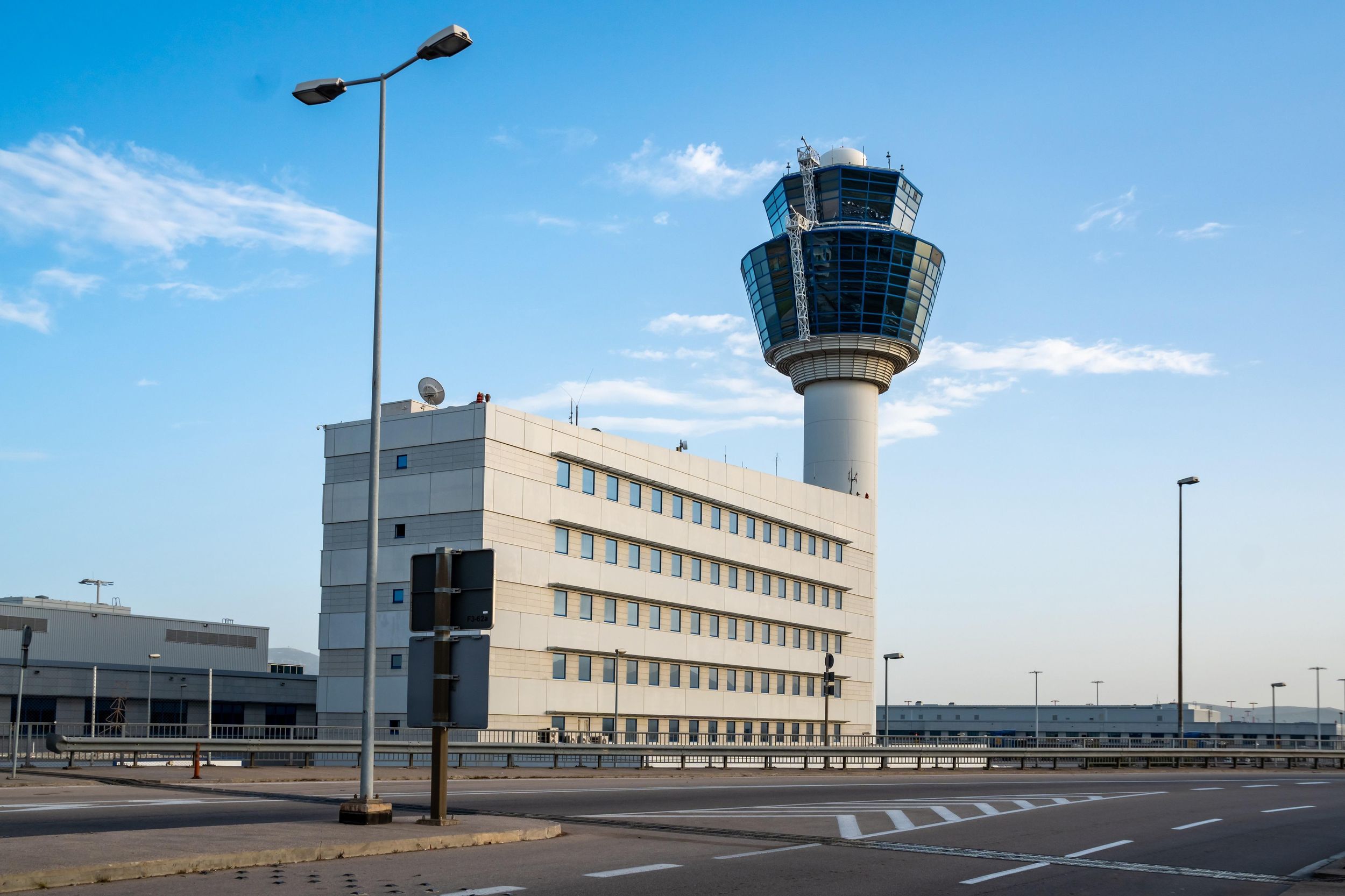 Privater Transfer vom Hafen Piräus zum internationalen Flughafen Athen