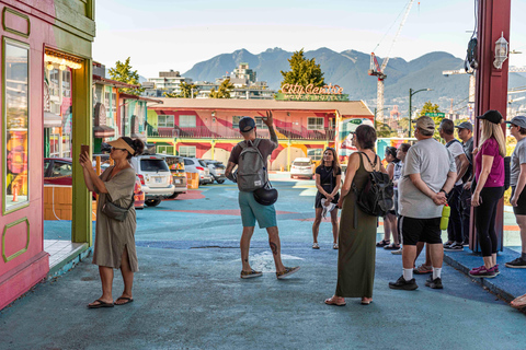 Vancouver: Mt. Pleasant Street Art Tour with a Guide