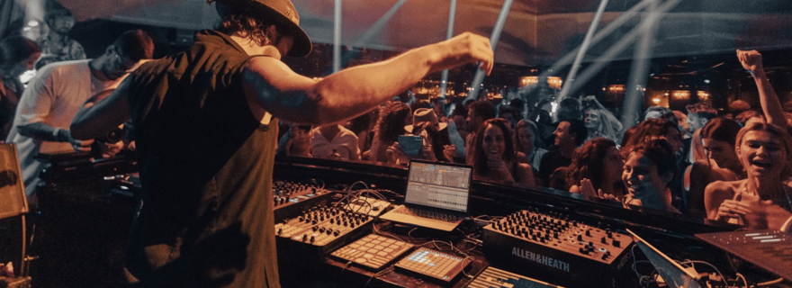 Kavos : Passeport festif avec 3 boîtes de nuit et pool parties