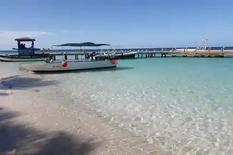 Roatan: Beach, food, shopping, walks... Live Roatán