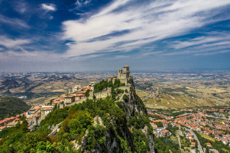 San Marino: Tour guiado + aperitivo en winebar para pareja