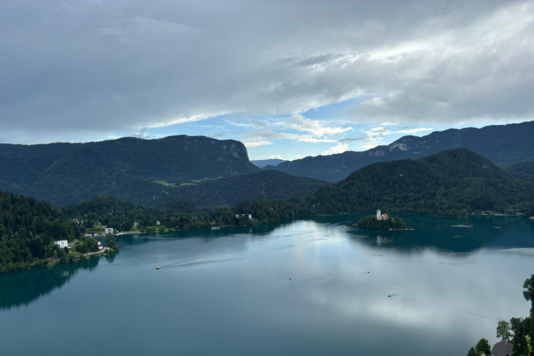 Bled: Lake Bled Guided Walking Tour with Cream Cake