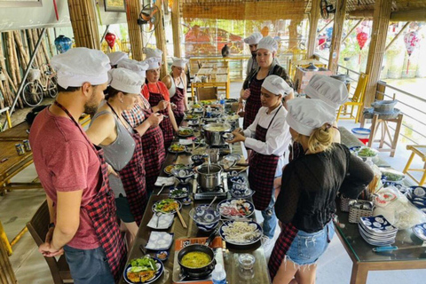 Hoi An: Bay Mau Eco matlagningskurs med marknad och korg båttur