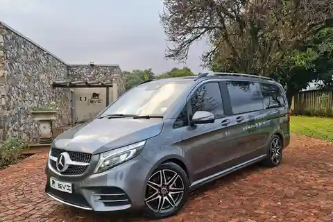 Rundresa Barcelona flygplats till Barcelona med lyxig minivan