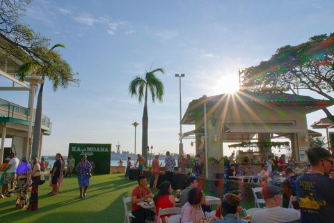 Honolulu: Ka Moana Luau Dinner and Show with Transportation Splash Package with Transportation