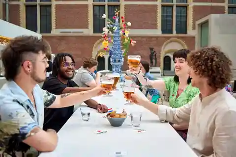 Amsterdam: Officiell biljett till Rijksmuseum med 2 drycker