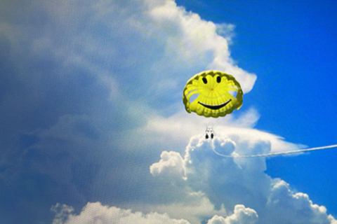 Fuengirola: Parasailing an der Costa del Sol.